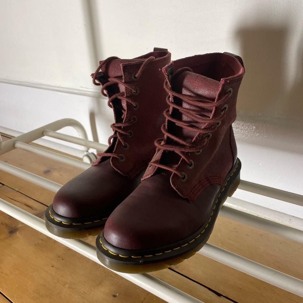 SCARLET RED DR. MARTENS